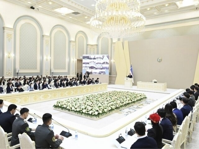 Davlat rahbari yoshlar bilan muloqot qildi: Endilikda haftaning har payshanba kuni “Yoshlar kuni” etib belgilandi