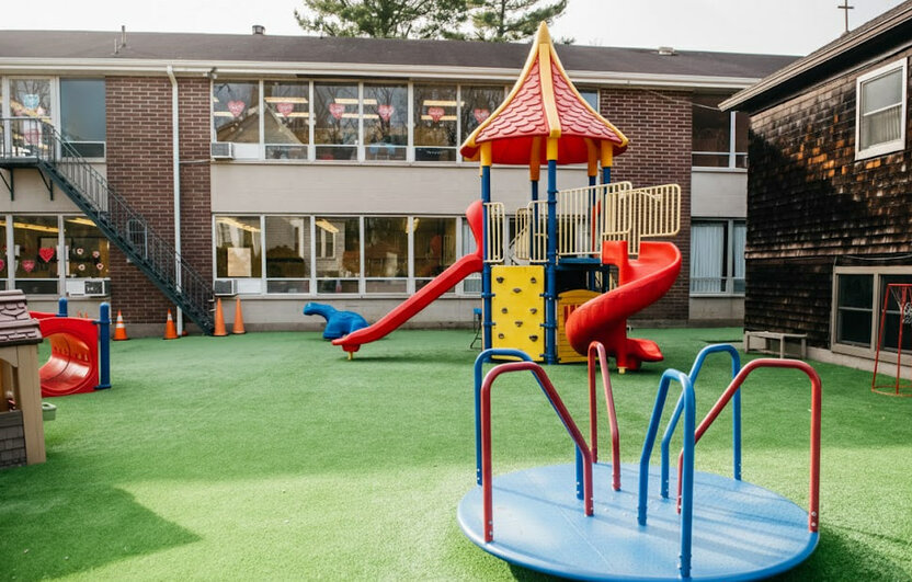 Prezident Farmoni: Bogʻcha va maktablarning boʻsh yer maydonlarida davlat-xususiy sheriklik shartlari asosida bogʻcha tashkil etishga ruxsat berildi hamda tarbiyachilar ish haqini qoplash bo‘yicha imtiyozlar joriy qilindi