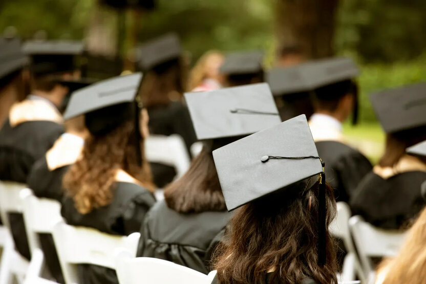 Grant asosida o‘qigan bitiruvchilar uchun majburiy ishlab berish tartibi o‘zgarmoqda